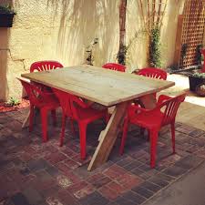 Recycled Pine Wood Patio Table And Plastic Lawn Chairs Painted Red Pinned By Xenia Wood Patio Table Wood Patio Patio Table
