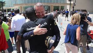 Последние твиты от black for wife (@blackforwife). Black Man S Free Hugs Project Shifts Love Toward Cops In Must See Video Good News Network