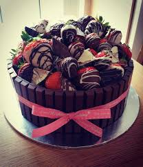 Strawberry Chocolate Vanilla Kit Kat Cake Birthday Cake Chocolate Kit Kat Cake Cool Birthday Cakes