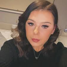 Stream Chloé Hall music