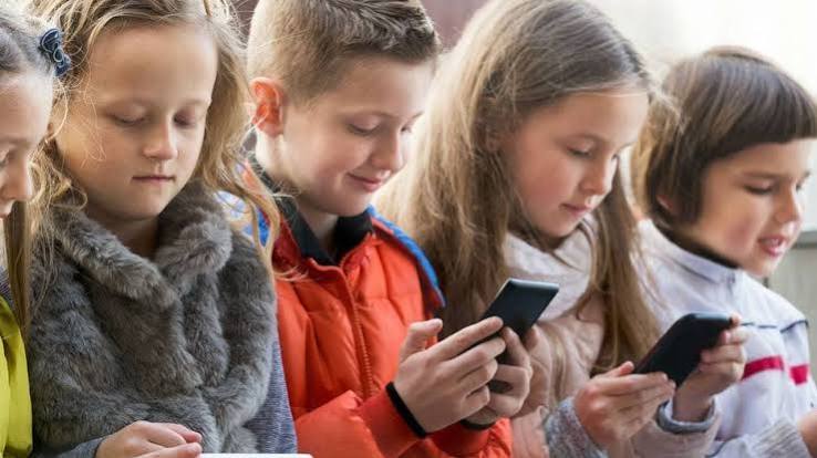 Giving Kids smartphones before Thirteen causes serious Mental Health Issues