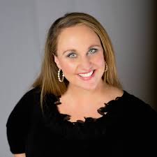 Lori Dew's Instagram, Twitter & Facebook