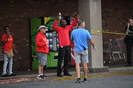 Authorities in colorado responded to what they said was an active shooter at a supermarket on monday. Pensacola Active Shooter Deputy Shoots Suspect In Grocery Advantage Store