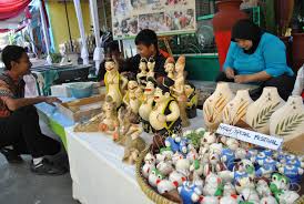 Rumah tangga rumah tangga yang dimaksudkan adalah rumah tangga konsumsi yaitu baik individu maupun kelompok yang bertujuan untuk memakai atau menggunakan barang atau. Ekonomi Kota Malang Wikiwand