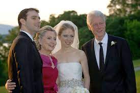 Chelsea clinton's charmed life (surely not based on nepotism & name recognition alone!) continues without impediment, in full view of an american public that just doesn't seem bothered. Amerikas Hochzeit Des Jahres Chelsea Clinton Ist Verheiratet Panorama Gesellschaft Tagesspiegel