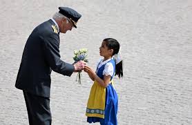 Défilé aérien, banquet, fanfares militaires: le roi de Suède fête ses 80 ans