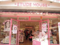 I was amazed with the large size of the store because the new flagship store spans 2,455 sqft and houses more than 1,000 product lines ranging from cosmetics. Etude House