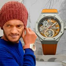 Thank you @shm_watches @seiko_shm_watches @uzma_m_firoz Love the watch ❤️  #shmumtazuddin #watches #watchcollector