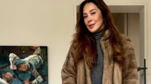 Filho de Claudia Raia rouba a cena ao surgir com look elegante de frio: ‘Fashionista’