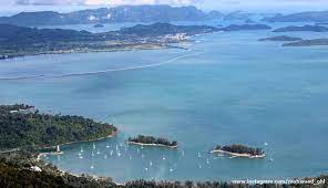 Ada juga jenama dan jenis coklat yang jarang kita lihat di pasaraya biasa. Tak Jauh Dari Medan Ada Langkawi Yang Menawan