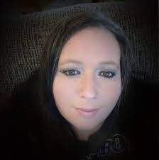 Lori Searles's Instagram, Twitter & Facebook