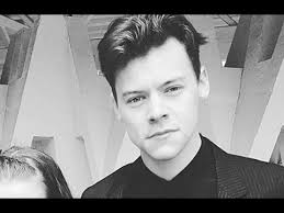 Why are directioners telling harry styles to cut his hair? Harry Styles New Short Haircut Thesalonguy Youtube