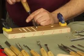 Explorez l'univers de nos artistes sculpteurs qui rendent hommage à la sculpture sur bois est réalisée grâce au retrait de la matière. Premiers Pas En Sculpture Sur Bois Outillages Et Techniques