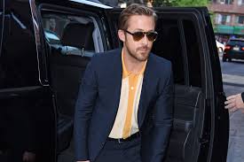 Dalam film tersebut ryan gosling menjadi seorang pria lajang menarik yang pandai memikat salah satunya adalah film action thriller drive (2011) dimana jakcet satin korean style gosling menjadi. One Secret To Stealing Ryan Gosling S Killer Style Gq