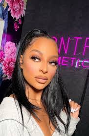 Shawn Mostyn's Instagram, Twitter & Facebook