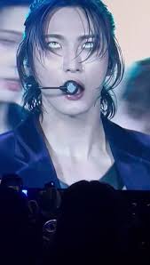 THE PONYTAIL?? THE OUTFIT?!?!??