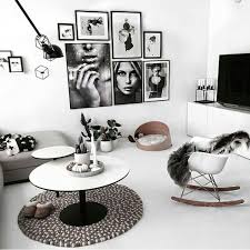 zwart wit posters aan de muur woonkamer home decor house interior minimalism interior