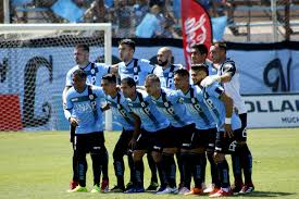 El club de deportes iquique 1 es un club de fútbol de chile, de la ciudad de iquique, región de tarapacá.fue fundado el 21 de mayo de 1978 y desde 2021 jugará en la primera b de chile.su clásico rival es club deportivo san marcos de arica con quien disputa el clásico del norte. Con Una Historia De Altibajos Deportes Iquique Cumple Un Nuevo Ano Diario Longino