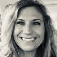 Kari Crawford's Instagram, Twitter & Facebook