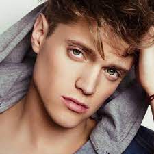 He was establishing himself on social media for years before appearing on soy luna in 2016. Lionel Ferro Lionelferro Twitter