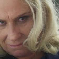 A Lei do Amor! Elio filma a própria morte e Magnólia é presa vestida de  faxineira