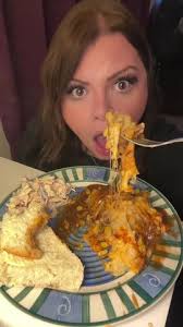 Eating @Domino's Pizza Canada with Demure Elegance