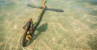 Step 1) first, you slowly enter the bay or the anchorage where you want to drop anchor. How To Anchor A Boat And Avoid These Common Anchoring Mistakes
