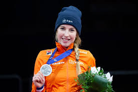 Lara van ruijven en ivar fama waren smoorverliefd op elkaar, hadden net een jaar hun eigen stulpje in heerenveen, het leven leek het stel toe te lachen. Lara Van Ruijven Laravanruijven Twitter