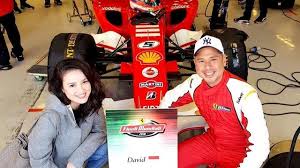 Pria tersebut diketahui bernama david tjiptobiantoro. Sosok David Tjiptobiantoro Suami Julie Estelle Pembalap Pertama Indonesia Di Ajang Balap 24 Jam Bola Liputan6 Com