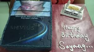 Maaf kalau edit dan effeknya. Hadiah Dari Istri Untuk Suami Di Hari Ulang Tahun Mengejutkan Bentuk Kue Ingatkan Kematian Tribunnews Bogor