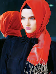 Pin By Tesettur Giyimi On Karaca 2012 Ilkbahar Yaz Sezonu Esarp Sal Modelleri Turkish Hijab Style Turkish Hijab Tutorial Hijab Fashion