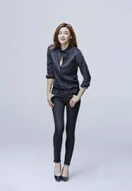 아침에 눈을 뜬 전지현, 쏟아지는 여름 햇살에 타고난 뽀얀 피부를 지키기 위해 자외선 차단제를 정성들여 바르고 외출준비를 한다.('폰즈 더블화이트') 외출 직전의. ê°€ì„¸ì—° ì´í˜¼ ë³„ê±°ì„¤ ì£¼ìž¥ì— ì „ì§€í˜„ ì‚¬ì‹¤ ë¬´ê·¼ ë²•ì  ì¡°ì¹˜ ë„¤ì´íŠ¸ë‰´ìŠ¤