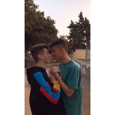 Pin De Marcela Sleglova En Cute Boys En 2020 Cristianos Gays Parejas