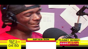 Coyo rapa kutoka mwanza a akizitumia dakika zake 10 za maanganizi ndani ya planet bongo.planet bongo kila siku ya jumatatu hadi ijumaa saa 7:00 maacha hapa. Dakika 10 Za Maangamizi X Ray By Eastafricaradio