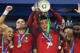 Predominantly dark red, the logos on portugal's 2020 home football shirt are golden. Portugal Euro 2020 Betting Preview Latest Odds Squad And Tournament History Goal Com