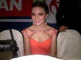 Artis indonesia tercantik dan tentu saja sangat seksi ini adalah sosok artis cantik yang mempunyai wajah yang ayu dan kalem. Pin Di Artis Hot