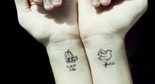 Nữ giới thuộc mệnh này nên tattoo các mẫu hình với chủ đề liên quan * hình xăm lông vũ nhỏ ở cổ tay, chân, sau gáy 100 Hinh XÄƒm Cáº·p Ä'oi Ä'áº¹p Cháº¥t Dá»… ThÆ°Æ¡ng Y NghÄ©a Cho Cac Cáº·p Tinh Nhan
