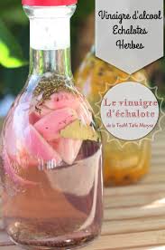Le Vinaigre Aromatise A L Echalote Ideal Pour Vos Viandes Vinaigre Echalotes Vinaigre D Alcool