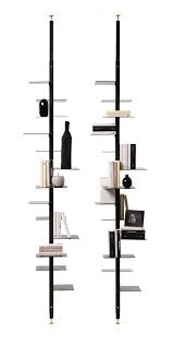 L Etagere Adelaide E Una Elegante Libreria Terra Cielo Con Un Piantone Girevole A Base Quadrata Al Qu Idee Di Arredamento Idee Da Parete Divisori Per Ambienti