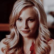 Hai să vorbim despre Caroline. Care a fost cel mai bun sezon al ei? Cea mai  bună relație? Cel mai enervant atribut al ei