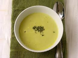 Soupe D Asperges Ingredients 2 Livres D Asperges Vertes 1 Gros Oignon Hache 3 Cas De Beurre Non Sale 5 A 6 T Asparagus Soup Soup Recipes Creamy Asparagus