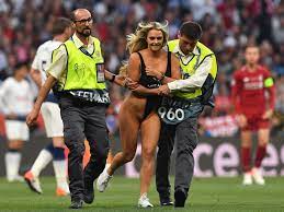 Liverpool vs everton fa cup. Champions League Streaker Says She Received Flirty Messages From Players
