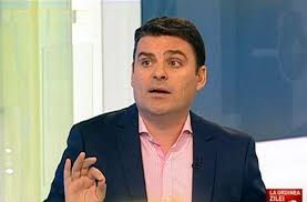 Radu tudor este licentiat în jurnalism, a absolivit colegiul naţional de apărare, colegiul de siguranţă naţională şi are masterat în securitate naţională. Radu Tudor Nu PoÈ›i SÄƒ AmÄƒgeÈ™ti Oamenii CÄƒ Tu Nu Ai FÄƒcut Nimic 365 De Zile