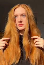 Красавица с рыжими волосами: Русская девушка