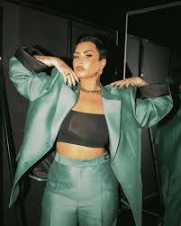 The casting marks bertinelli's first series. Demi Lovato Thanked Lizzo For Correcting Photographer Who Misgendered Them Dazed
