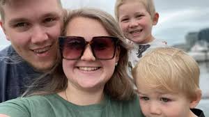 Teacher uses song 'Lean and Dab' to empower students