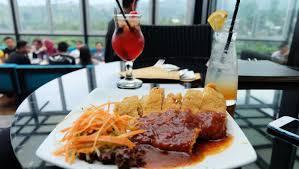 Berkunjung ke café lawang wangi bersama teman ataupun keluarga, anda bisa menikmati waktu santai yang berkesan saat diabadikan. Kafe Lawangwangi Bandung Ngopi Adem Sambil Nikmati Karya Seni