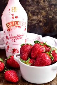 Strawberry Shortcake Martini Recipe Baileys Recipes Sweet Cocktails Strawberry Shortcake