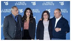 Peccato solo che la vicenda di angela lucanto (l'arianna della la terza puntata de l'amore strappato andrà in onda domenica 14 aprile su canale 5. Storia Di Raffaella Lucanto Raccontata Nella Fiction L Amore Strappato 10 Anni Lontana Da Mia Figlia Spettegolando