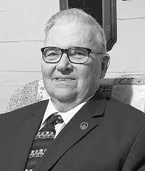 Earl Benjamin's Instagram, Twitter & Facebook